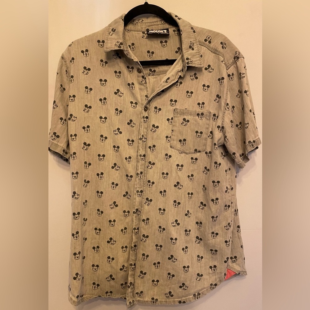 Disney Mickey Mouse Button Down Shirt Men’s Size M. Pre-Owned